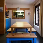 Hostal Chamonix Lodge *