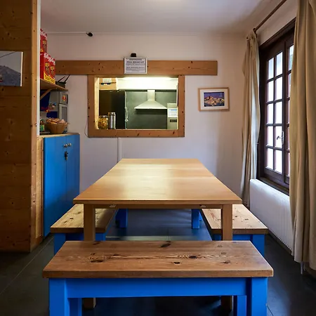 بيت شباب Chamonix Lodge *