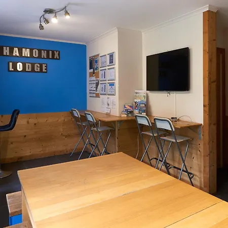 بيت شباب Chamonix Lodge *