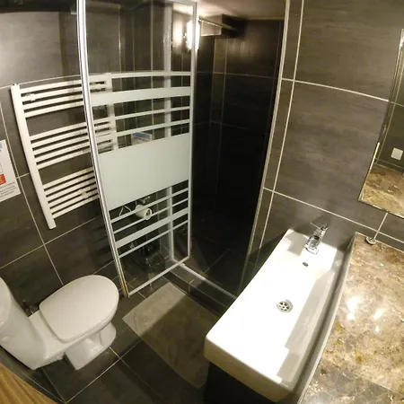 Chamonix Lodge بيت شباب